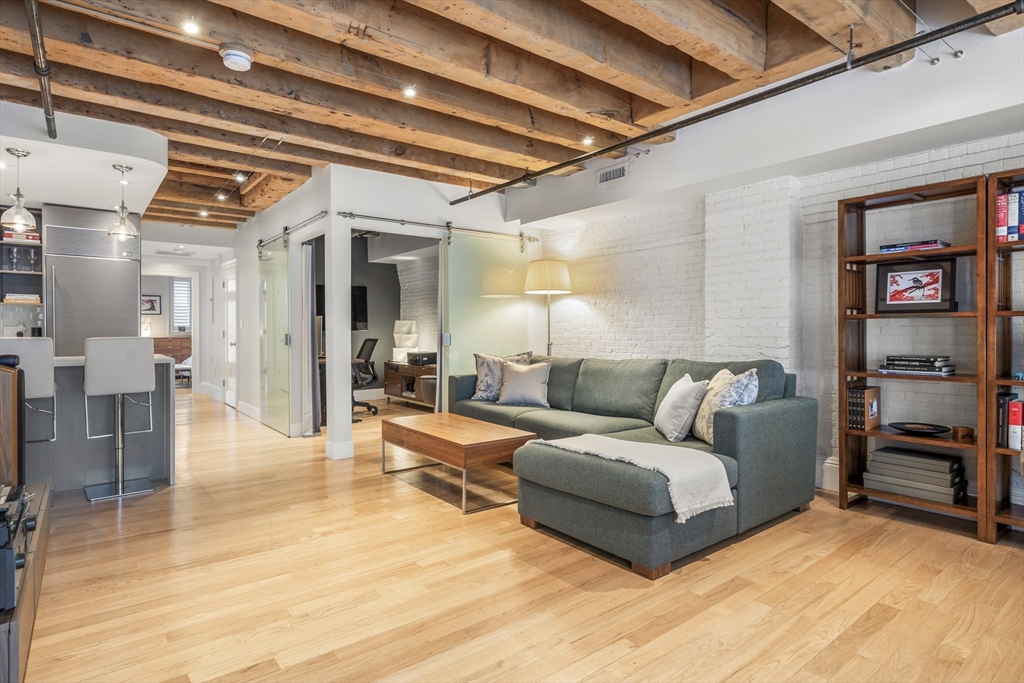 40 Commercial Wharf, Boston, Massachusetts, 2 Bedrooms Bedrooms, 3 Rooms Rooms,2 BathroomsBathrooms,Residential,For Sale,Commercial Wharf,73542352