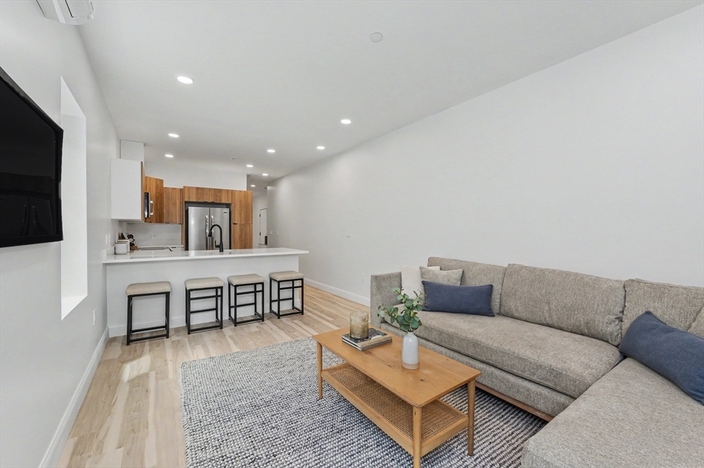 73 Portland, Haverhill, Massachusetts, 1 Bedroom Bedrooms, 4 Rooms Rooms,1 BathroomBathrooms,Residential Lease,For Rent,Portland,73542300
