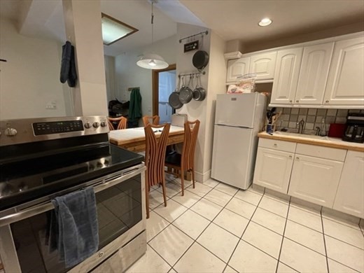 50 Radnor Rd, Boston, Massachusetts, 2 Bedrooms Bedrooms, 4 Rooms Rooms,2 BathroomsBathrooms,Residential Lease,For Rent,Radnor Rd,73504975