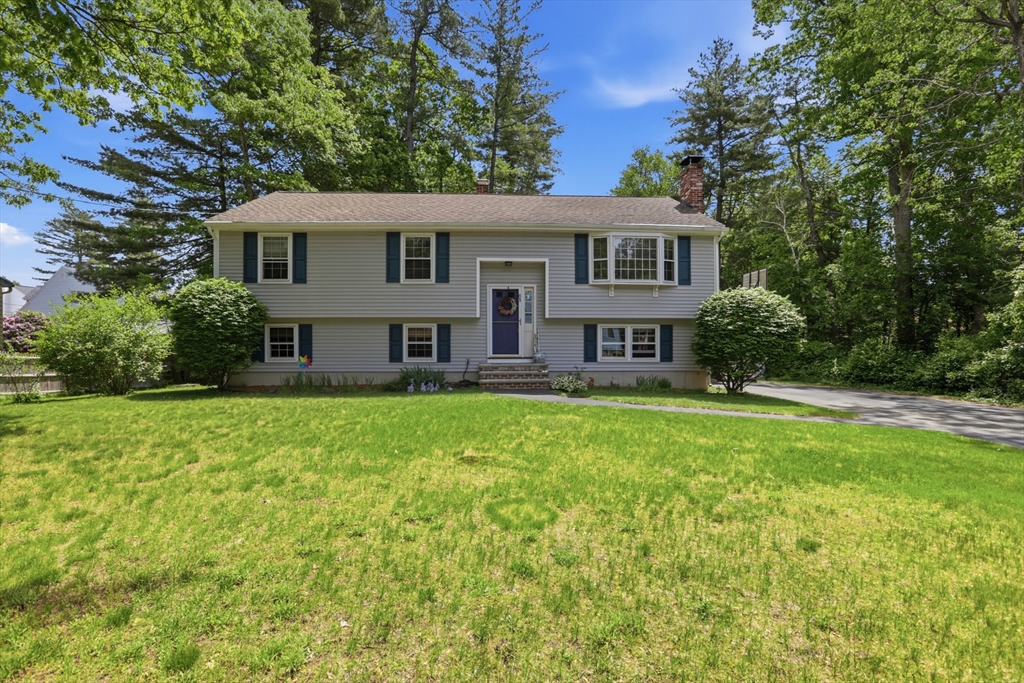 63 Faulkner Ave, Wilmington, Massachusetts, 3 Bedrooms Bedrooms, 8 Rooms Rooms,2 BathroomsBathrooms,Residential,For Sale,Faulkner Ave,73529954