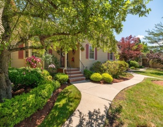 95 Village Post Road, Danvers, Massachusetts, 3 Bedrooms Bedrooms, 8 Rooms Rooms,3.5 BathroomsBathrooms,Residential,For Sale,Village Post Road,73542219