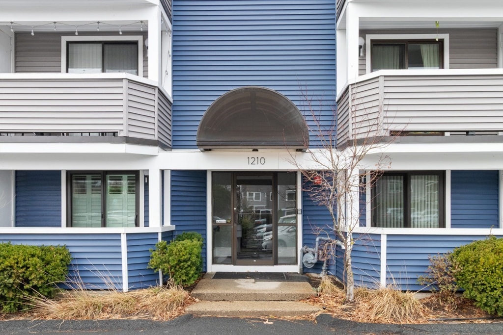 1210 Vfw Pkwy, Boston, Massachusetts, 2 Bedrooms Bedrooms, 4 Rooms Rooms,2 BathroomsBathrooms,Residential,For Sale,Vfw Pkwy,73495635