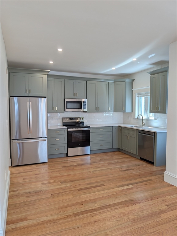 56 Bakersfield, Boston, Massachusetts, 2 Bedrooms Bedrooms, 4 Rooms Rooms,1 BathroomBathrooms,Residential Lease,For Rent,Bakersfield,73524585