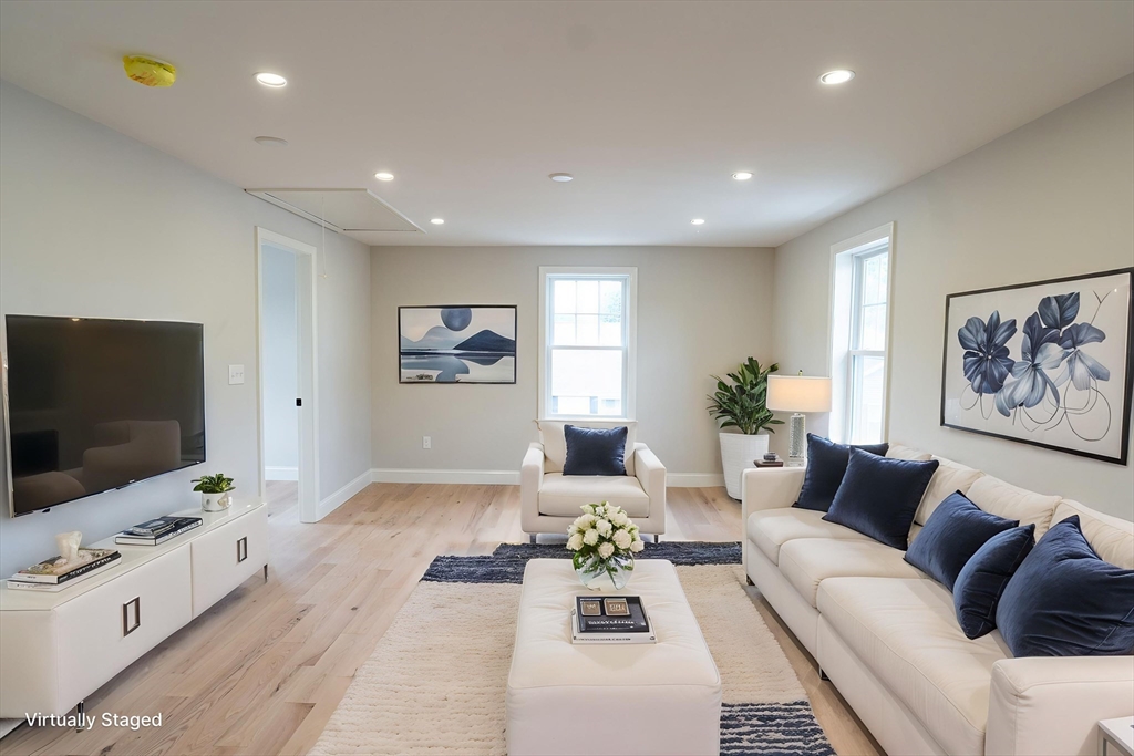 26 Carlton, Peabody, Massachusetts, 3 Bedrooms Bedrooms, 4 Rooms Rooms,1 BathroomBathrooms,Residential Lease,For Rent,Carlton,73542357