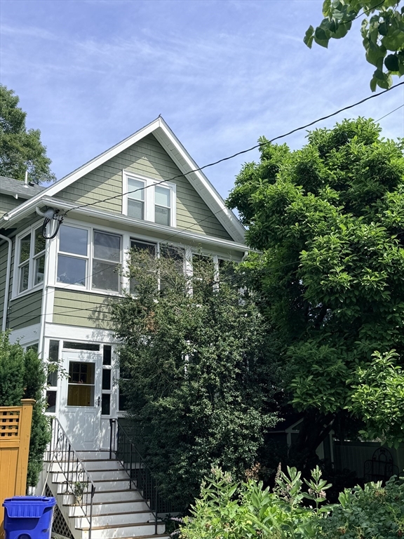 62 Brattle St, Arlington, Massachusetts, 2 Bedrooms Bedrooms, 5 Rooms Rooms,1 BathroomBathrooms,Residential Lease,For Rent,Brattle St,73542527