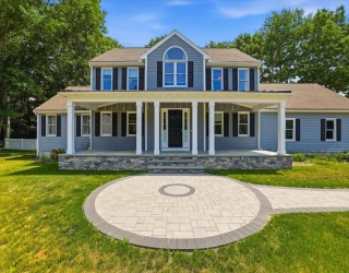 26 Mayflower Dr, Mansfield, Massachusetts, 4 Bedrooms Bedrooms, 9 Rooms Rooms,2.5 BathroomsBathrooms,Residential,For Sale,Mayflower Dr,73542531
