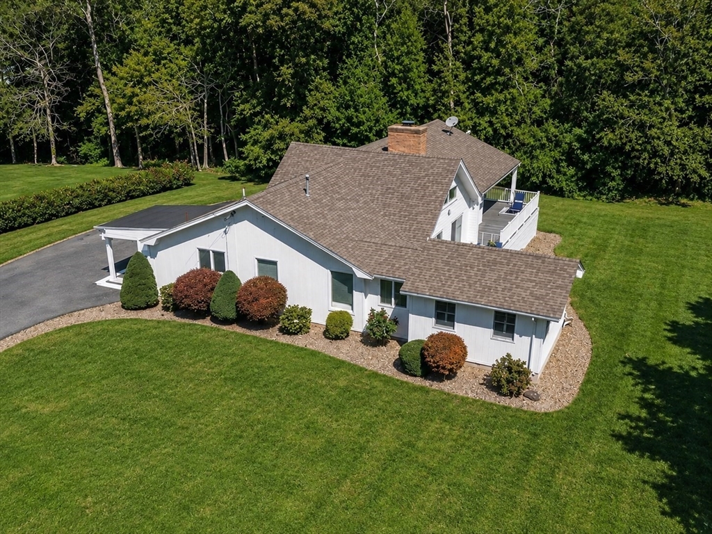6 Strathmore Rd, Dartmouth, Massachusetts, 3 Bedrooms Bedrooms, 7 Rooms Rooms,3 BathroomsBathrooms,Residential,For Sale,Strathmore Rd,73542530