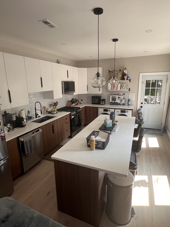 9 Dennison, Boston, Massachusetts, 4 Bedrooms Bedrooms, 8 Rooms Rooms,2 BathroomsBathrooms,Residential Lease,For Rent,Dennison,73542544