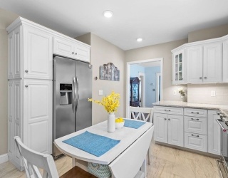 48 Newcomb St, Arlington, Massachusetts, 3 Bedrooms Bedrooms, 5 Rooms Rooms,1 BathroomBathrooms,Residential Lease,For Rent,Newcomb St,73542558