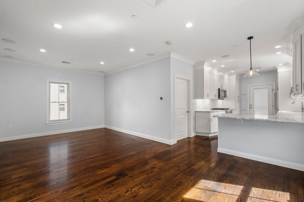 74 Brookley Rd, Boston, Massachusetts, 2 Bedrooms Bedrooms, 4 Rooms Rooms,2 BathroomsBathrooms,Residential Lease,For Rent,Brookley Rd,73542559