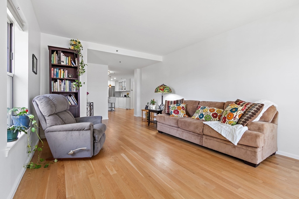 300 Allston St, Boston, Massachusetts, 2 Bedrooms Bedrooms, 6 Rooms Rooms,2 BathroomsBathrooms,Residential,For Sale,Allston St,73509152