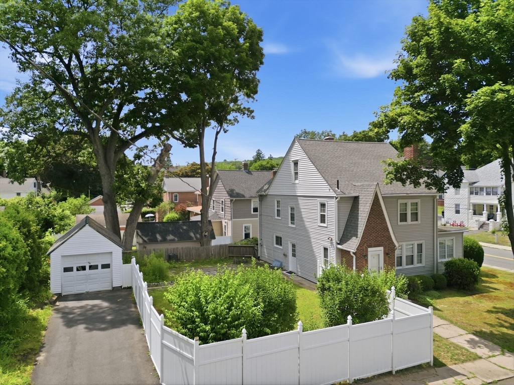 3 Pinehurst Rd., Holyoke, Massachusetts, 4 Bedrooms Bedrooms, 8 Rooms Rooms,1.5 BathroomsBathrooms,Residential,For Sale,Pinehurst Rd.,73542578
