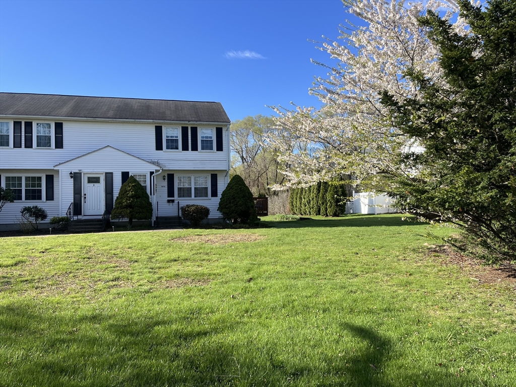 164 East Bacon, Plainville, Massachusetts, 2 Bedrooms Bedrooms, 4 Rooms Rooms,1.5 BathroomsBathrooms,Residential,For Sale,East Bacon,73542570