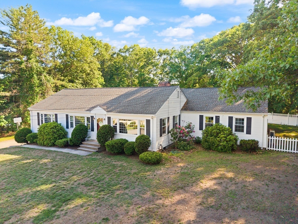 10 Hornbeam Hill Rd, Chelmsford, Massachusetts, 4 Bedrooms Bedrooms, 8 Rooms Rooms,2.5 BathroomsBathrooms,Residential,For Sale,Hornbeam Hill Rd,73533880