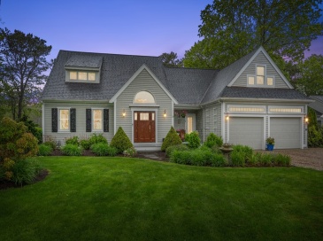 35 Bayshore Dr, Mashpee, Massachusetts, 4 Bedrooms Bedrooms, 10 Rooms Rooms,3.5 BathroomsBathrooms,Residential,For Sale,Bayshore Dr,73542605