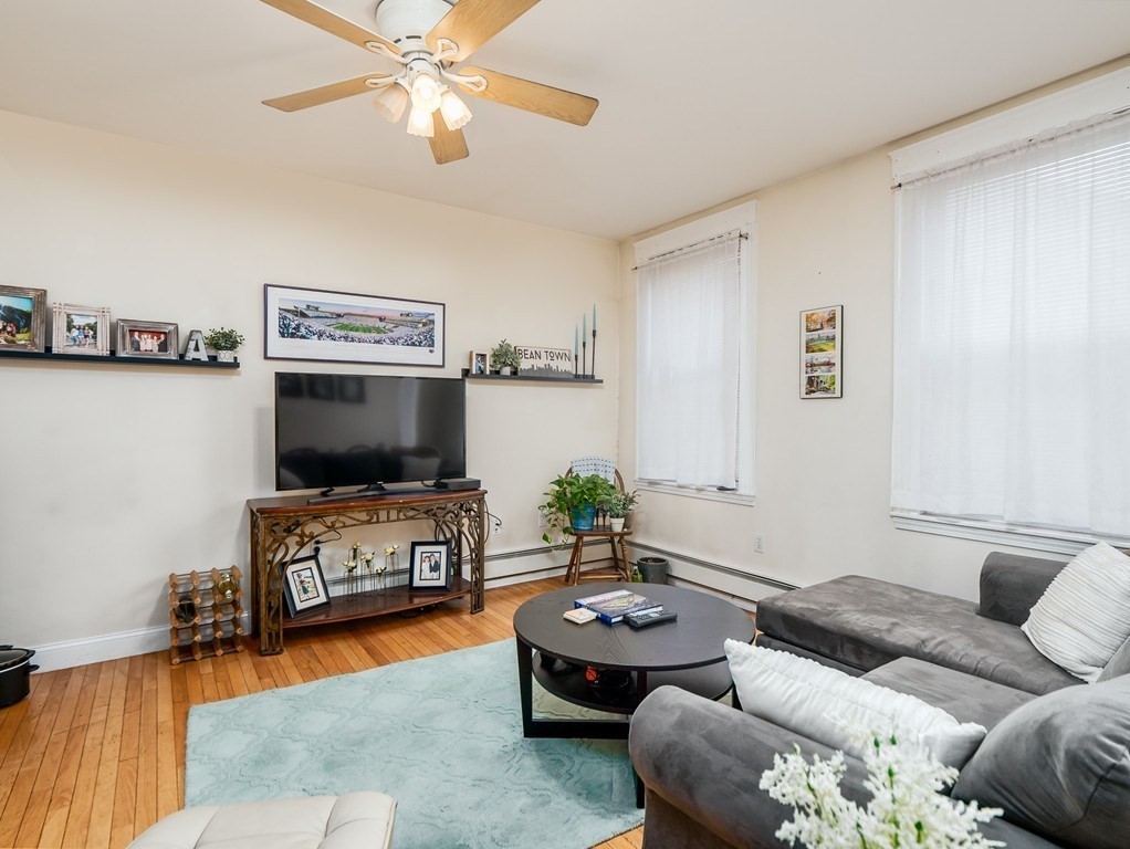 546 East 8th Street, Boston, Massachusetts, 2 Bedrooms Bedrooms, 5 Rooms Rooms,1.5 BathroomsBathrooms,Residential Lease,For Rent,East 8th Street,73502631