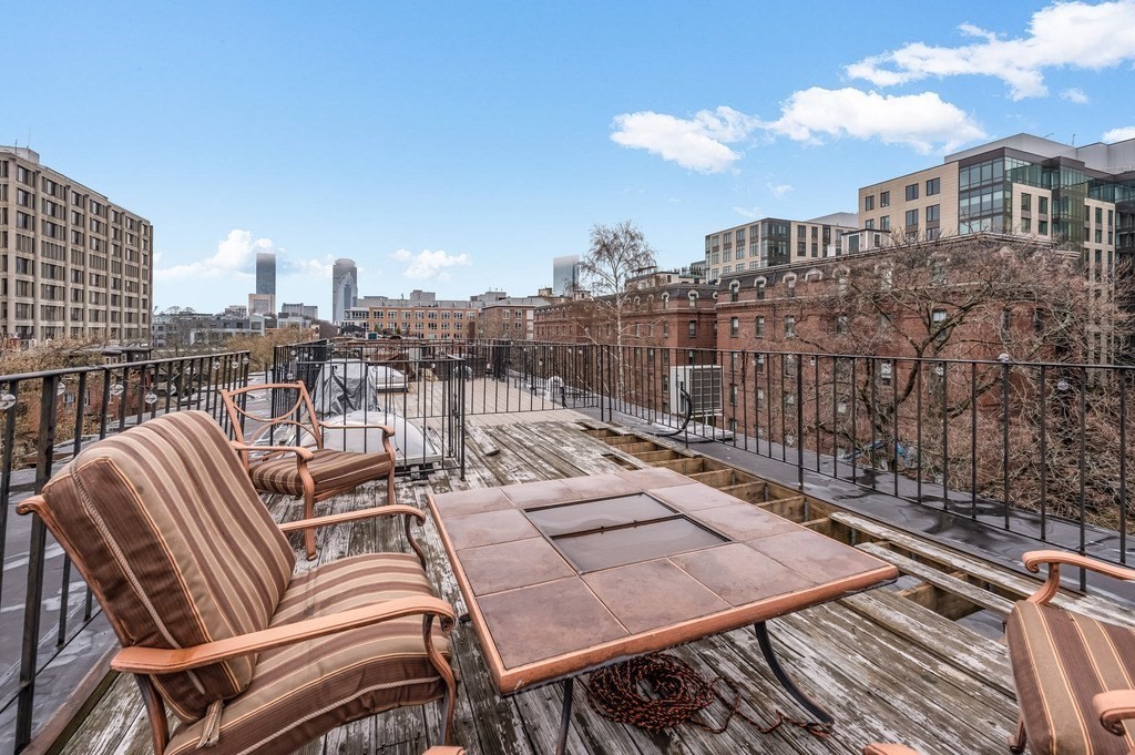 102 E Brookline, Boston, Massachusetts, 2 Bedrooms Bedrooms, 4 Rooms Rooms,1 BathroomBathrooms,Residential Lease,For Rent,E Brookline,73514487