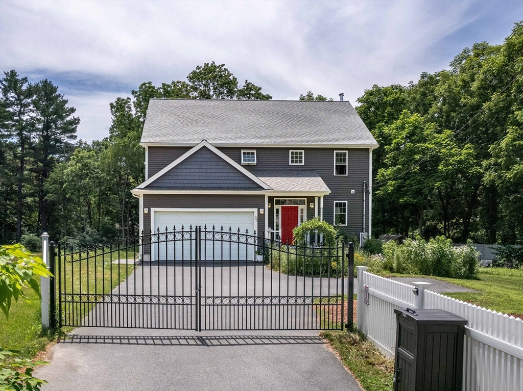 35 Milford Street, Medway, Massachusetts, 3 Bedrooms Bedrooms, 9 Rooms Rooms,2.5 BathroomsBathrooms,Residential,For Sale,Milford Street,73542586