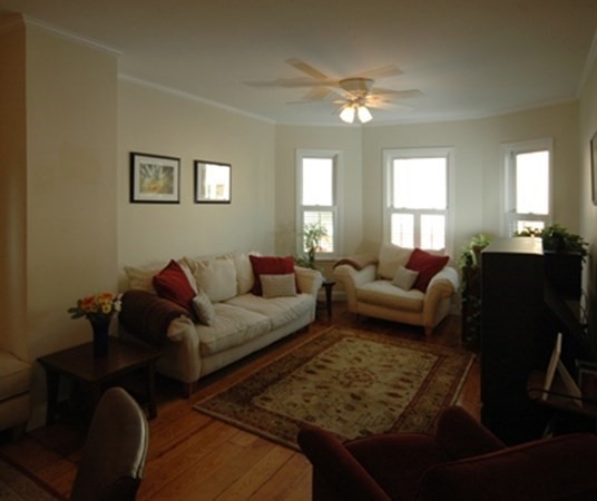 633 Dorchester Ave, Boston, Massachusetts, 3 Bedrooms Bedrooms, 6 Rooms Rooms,2 BathroomsBathrooms,Residential Lease,For Rent,Dorchester Ave,73542414