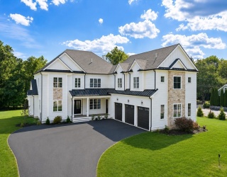 9 Cervelli Farm Dr, Hanover, Massachusetts, 5 Bedrooms Bedrooms, 12 Rooms Rooms,4 BathroomsBathrooms,Residential,For Sale,Cervelli Farm Dr,73542451