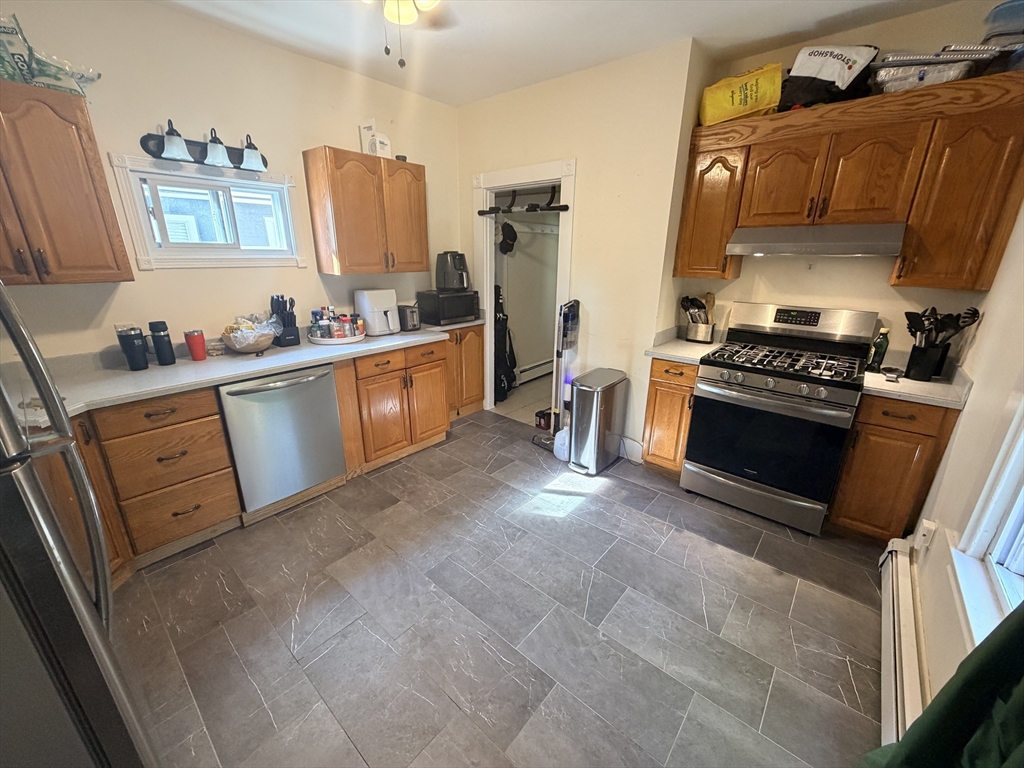 19 Berkeley St, Somerville, Massachusetts, 3 Bedrooms Bedrooms, 5 Rooms Rooms,2 BathroomsBathrooms,Residential Lease,For Rent,Berkeley St,73542489