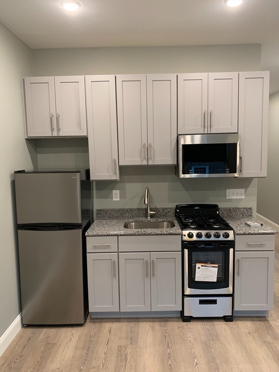 14 Yeamans St, Revere, Massachusetts, 1 Room Rooms,1 BathroomBathrooms,Residential Lease,For Rent,Yeamans St,73542620