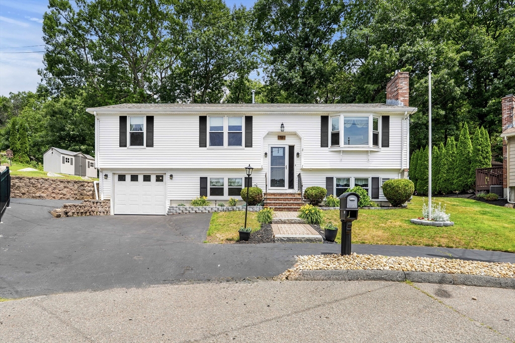 16 Marianne Rd, Lynn, Massachusetts, 4 Bedrooms Bedrooms, 7 Rooms Rooms,2.5 BathroomsBathrooms,Residential,For Sale,Marianne Rd,73542391