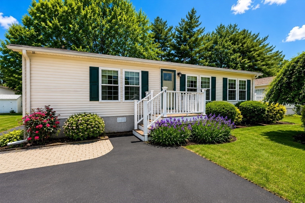4 Trailwood Drive, Bridgewater, Massachusetts, 2 Bedrooms Bedrooms, 6 Rooms Rooms,2 BathroomsBathrooms,Residential,For Sale,Trailwood Drive,73542443