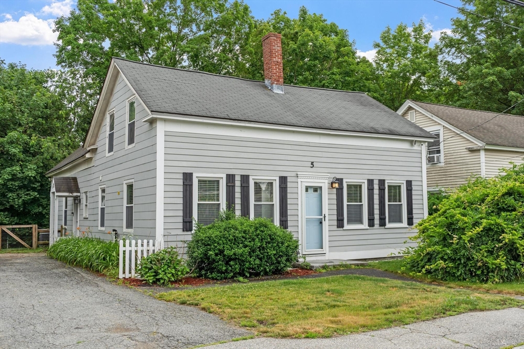 5 Mill St, Pepperell, Massachusetts, 3 Bedrooms Bedrooms, 6 Rooms Rooms,1.5 BathroomsBathrooms,Residential,For Sale,Mill St,73542453
