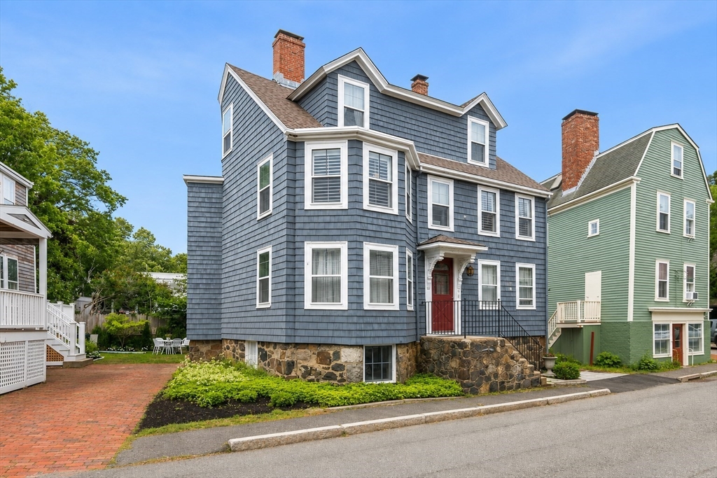 12 Darling Street, Marblehead, Massachusetts, 2 Bedrooms Bedrooms, 7 Rooms Rooms,1 BathroomBathrooms,Residential,For Sale,Darling Street,73542455