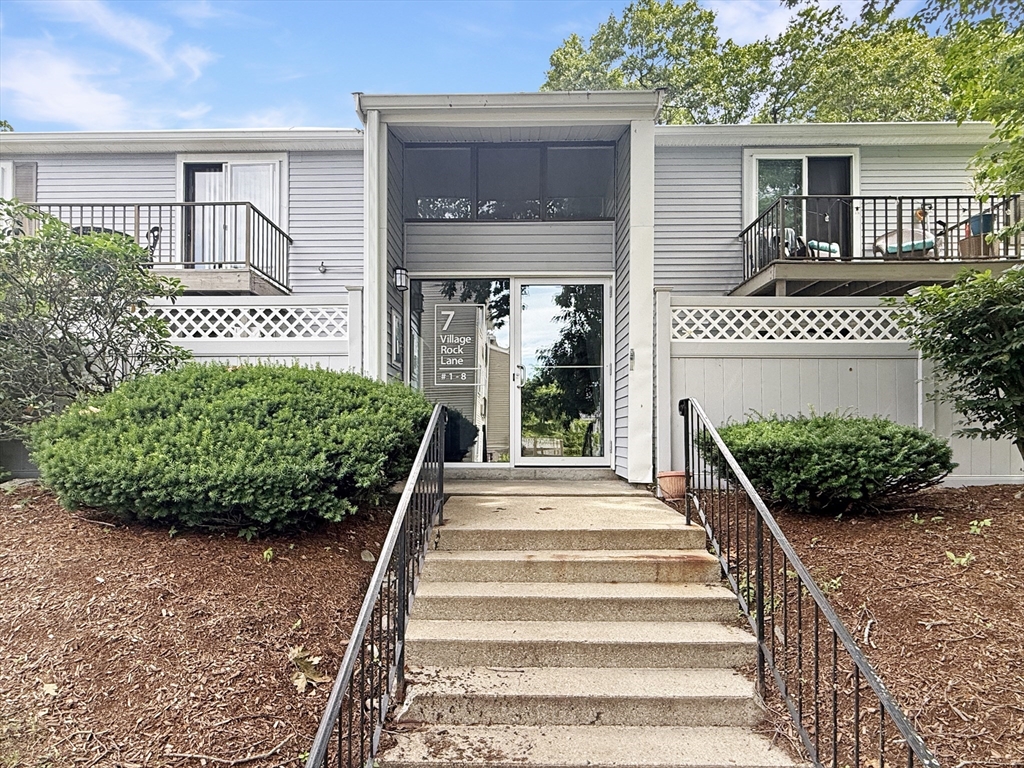 7 Village Rock Ln, Natick, Massachusetts, 2 Bedrooms Bedrooms, 5 Rooms Rooms,1 BathroomBathrooms,Residential,For Sale,Village Rock Ln,73542419