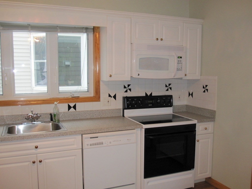 55 Elm St, Watertown, Massachusetts, 2 Bedrooms Bedrooms, 4 Rooms Rooms,1 BathroomBathrooms,Residential Lease,For Rent,Elm St,73542663
