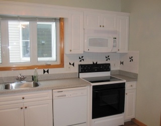 55 Elm St, Watertown, Massachusetts, 2 Bedrooms Bedrooms, 4 Rooms Rooms,1 BathroomBathrooms,Residential Lease,For Rent,Elm St,73542663