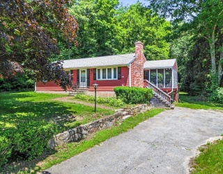 270 Wood St, Hopkinton, Massachusetts, 3 Bedrooms Bedrooms, 6 Rooms Rooms,1 BathroomBathrooms,Residential Lease,For Rent,Wood St,73542667