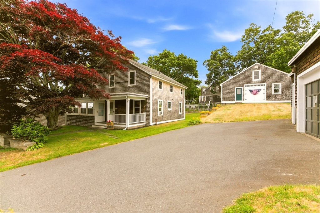 22 South Avenue, Tiverton, Rhode Island, 4 Bedrooms Bedrooms, 12 Rooms Rooms,2 BathroomsBathrooms,Residential,For Sale,South Avenue,73542680