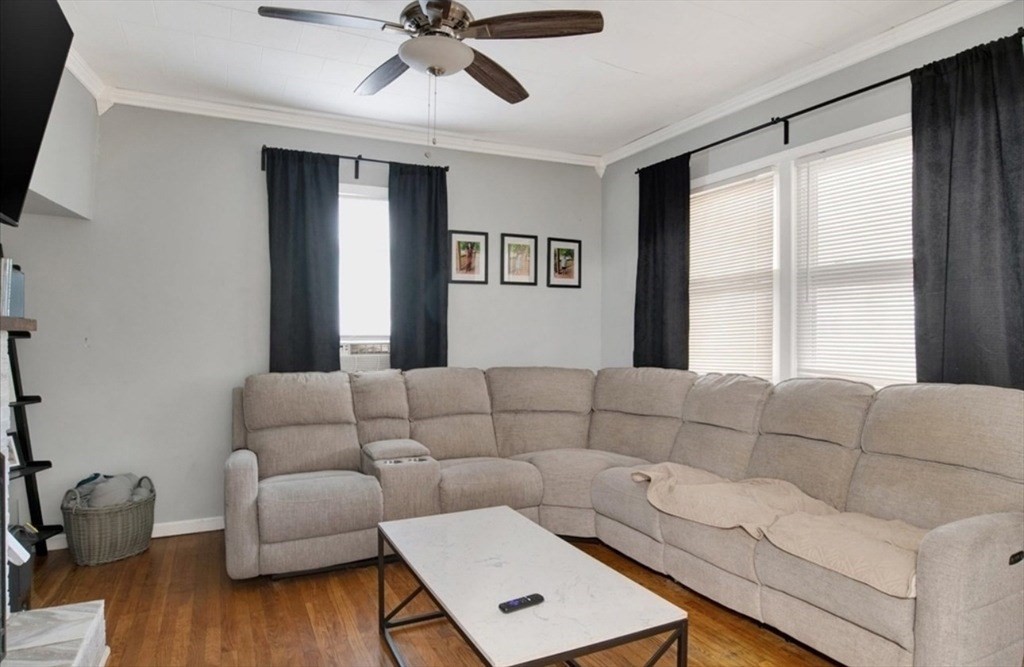 33-35 Hitchcock St, Holyoke, Massachusetts, 3 Bedrooms Bedrooms, 5 Rooms Rooms,1 BathroomBathrooms,Residential Lease,For Rent,Hitchcock St,73542682
