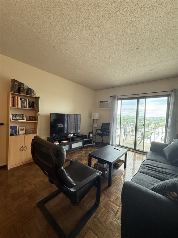 2353 Massachusetts Ave., Cambridge, Massachusetts, 2 Bedrooms Bedrooms, 4 Rooms Rooms,1 BathroomBathrooms,Residential Lease,For Rent,Massachusetts Ave.,73532701