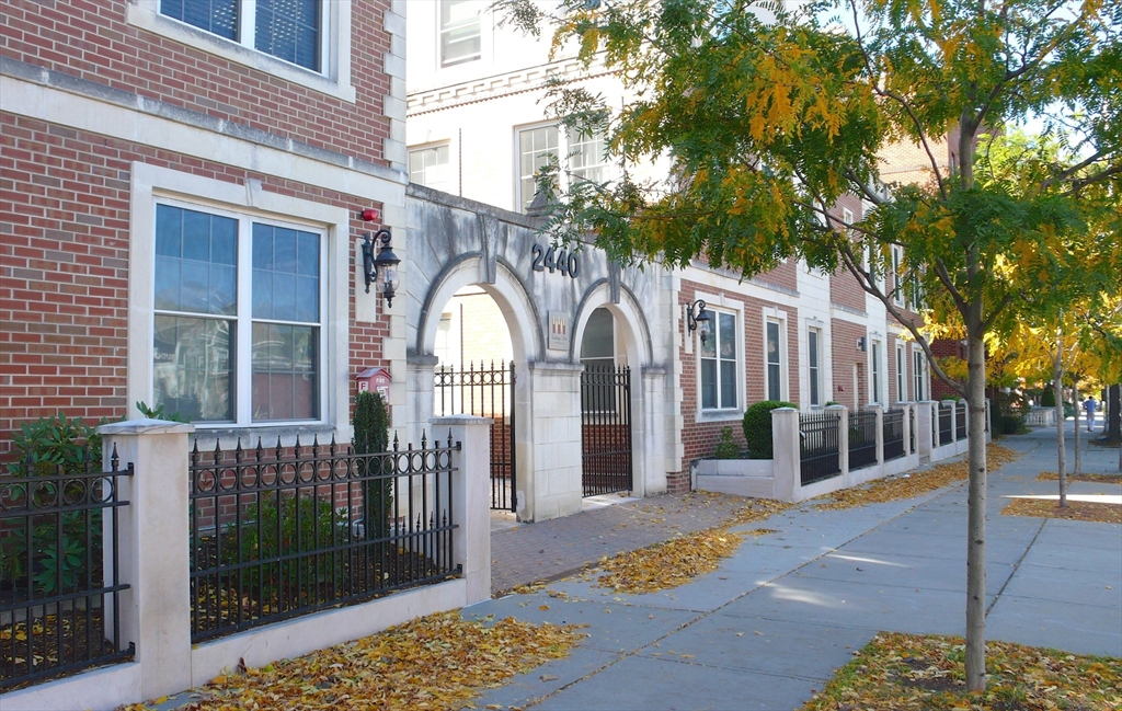 2440 Massachusetts Ave, Cambridge, Massachusetts, 1 Bedroom Bedrooms, 3 Rooms Rooms,1 BathroomBathrooms,Residential Lease,For Rent,Massachusetts Ave,73525777