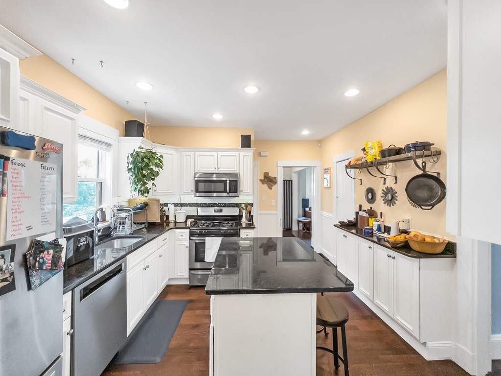 18 Alberta St, Boston, Massachusetts, 3 Bedrooms Bedrooms, 10 Rooms Rooms,1.5 BathroomsBathrooms,Residential Lease,For Rent,Alberta St,73519590