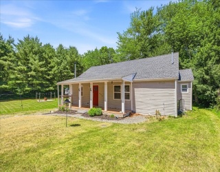 243 Maquan St, Hanson, Massachusetts, 2 Bedrooms Bedrooms, 5 Rooms Rooms,1 BathroomBathrooms,Residential,For Sale,Maquan St,73538194