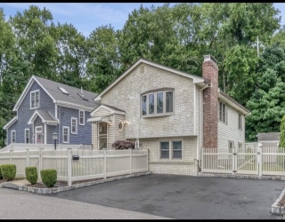 43 Deerfield Ave, Westwood, Massachusetts, 3 Bedrooms Bedrooms, 8 Rooms Rooms,2 BathroomsBathrooms,Residential Lease,For Rent,Deerfield Ave,73542705