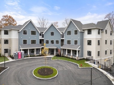 16 Stearns Rd, Wellesley, Massachusetts, 2 Bedrooms Bedrooms, 4 Rooms Rooms,2 BathroomsBathrooms,Residential,For Sale,Stearns Rd,73542706