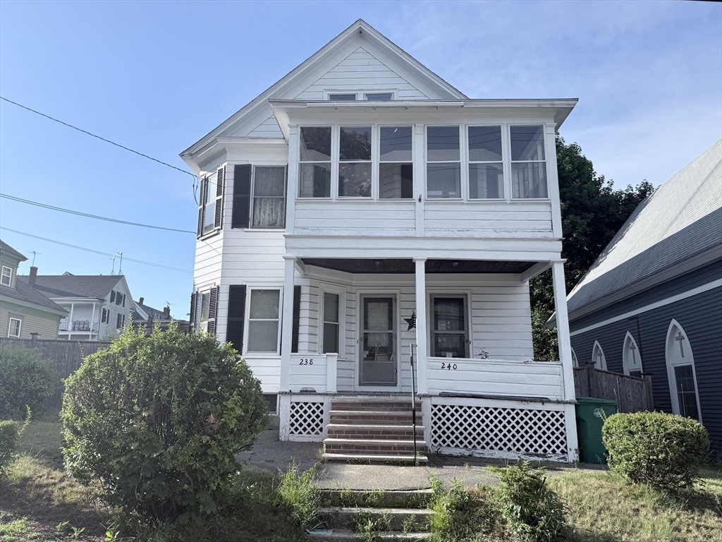 238 Moore St, Lowell, Massachusetts, 4 Bedrooms Bedrooms, 12 Rooms Rooms,2 BathroomsBathrooms,Residential Income,For Sale,Moore St,73542726