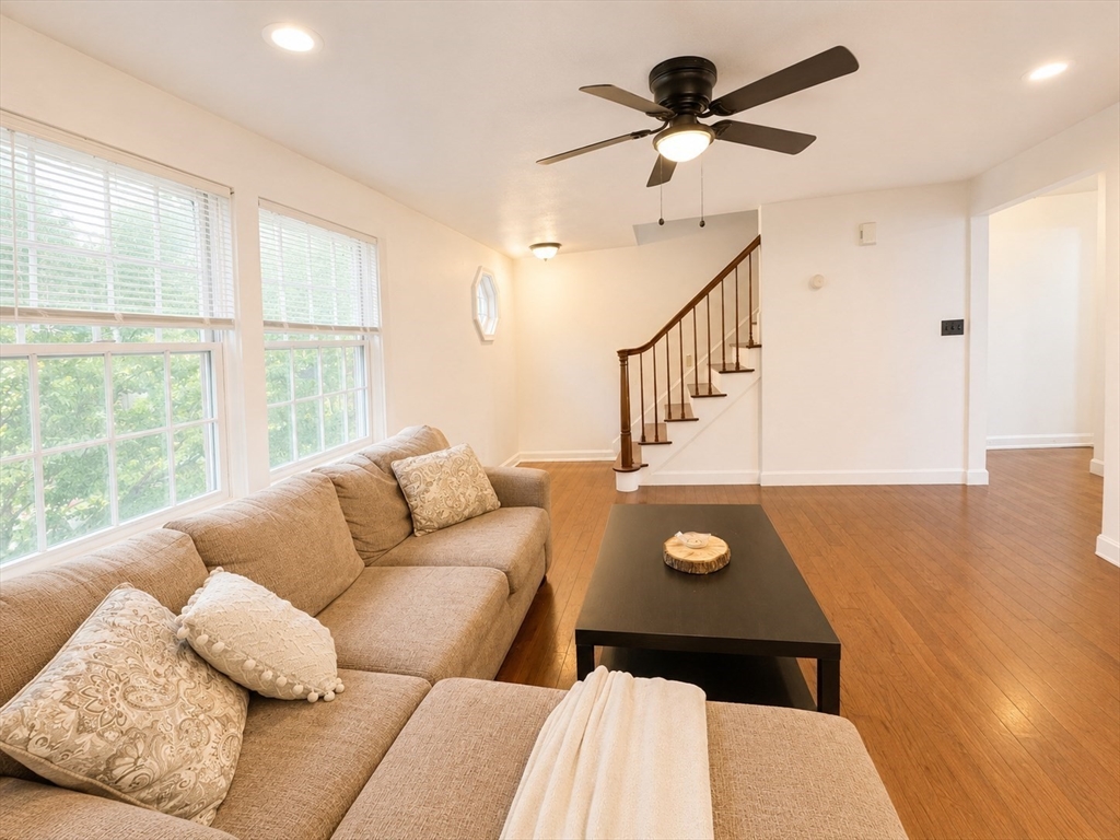 29 Concord, Boston, Massachusetts, 4 Bedrooms Bedrooms, 6 Rooms Rooms,1.5 BathroomsBathrooms,Residential Lease,For Rent,Concord,73542753