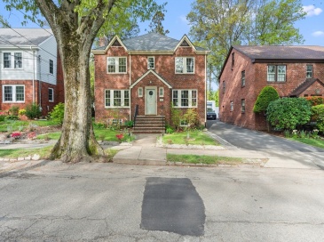 316 Russett Road, Brookline, Massachusetts, 3 Bedrooms Bedrooms, 9 Rooms Rooms,2.5 BathroomsBathrooms,Residential Lease,For Rent,Russett Road,73542711 316 Russett Road, Brookline, Massachusetts, 3 Bedrooms Bedrooms, 9 Rooms Rooms,2.5 BathroomsBathrooms,Residential Lease,For Rent,Russett Road,73542711
