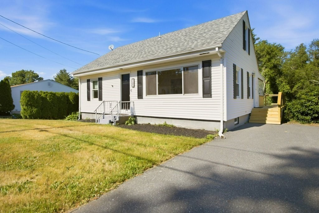 125 Davis Rd, Westport, Massachusetts, 3 Bedrooms Bedrooms, 6 Rooms Rooms,1.5 BathroomsBathrooms,Residential,For Sale,Davis Rd,73542710