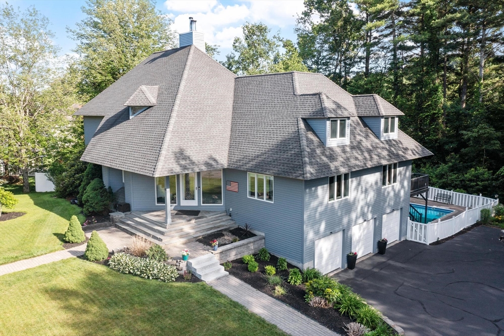 60 Commonwealth Cir, Leominster, Massachusetts, 3 Bedrooms Bedrooms, 7 Rooms Rooms,3 BathroomsBathrooms,Residential,For Sale,Commonwealth Cir,73542720
