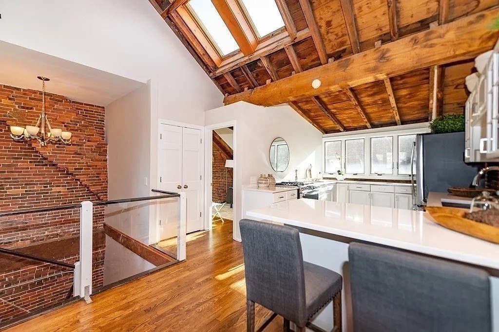 57 Fulton St., Boston, Massachusetts, 2 Bedrooms Bedrooms, 5 Rooms Rooms,2 BathroomsBathrooms,Residential Lease,For Rent,Fulton St.,73521688