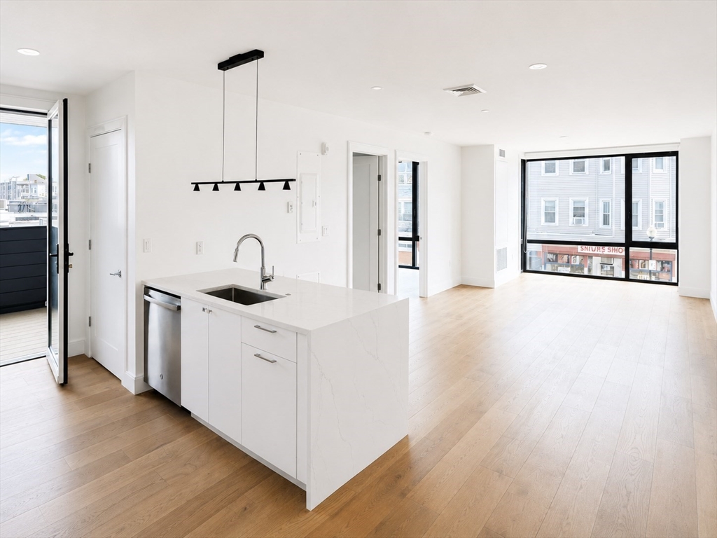 1121 Dorchester Avenue, Boston, Massachusetts, 1 Bedroom Bedrooms, 3 Rooms Rooms,1 BathroomBathrooms,Residential Lease,For Rent,Dorchester Avenue,73542775