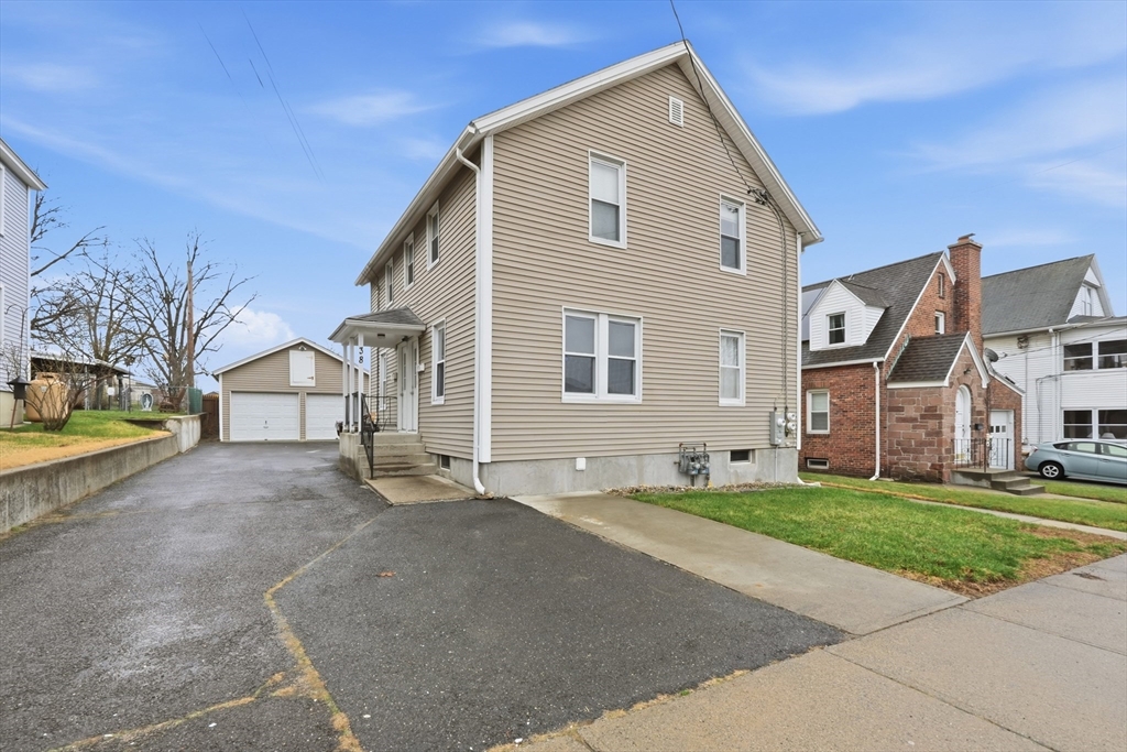 38 Prospect St, Ludlow, Massachusetts, 4 Bedrooms Bedrooms, 8 Rooms Rooms,2 BathroomsBathrooms,Residential Income,For Sale,Prospect St,73500987